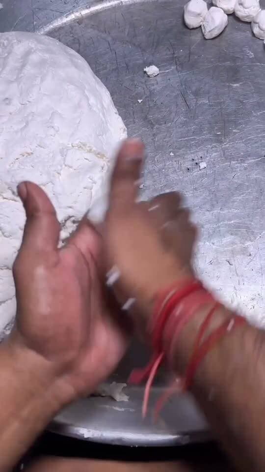 100 Kgs Rasgulla Making In Huge Quantity 😱🔥 At Lala Baijnath Sweets, Darshanpurwa, Kanpur
#Rasgulla #RasgullaMaking #SweetMaking #IndianSweets #Mithai #KanpurFood #KanpurStreetFood #FoodMaking Part 12
