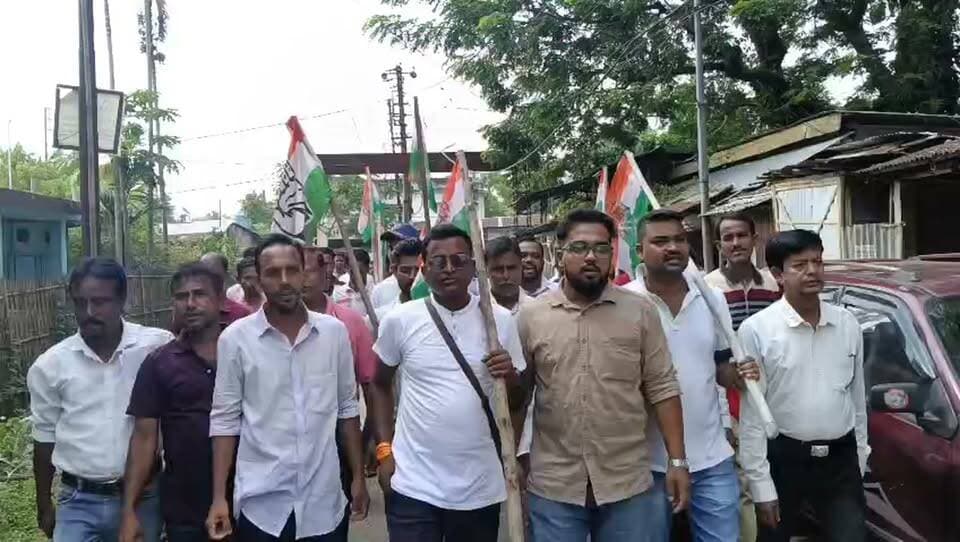 ক্ষতিপূরণ ও রেশন কার্ডের দাবিতে উত্তাল কৈলাসহর, SDM অফিসের সামনে যুব কংগ্রেসের বিক্ষোভ
#কৈলাসহর #ঊনকোটি #বিক্ষোভ #ত্রিপুরা