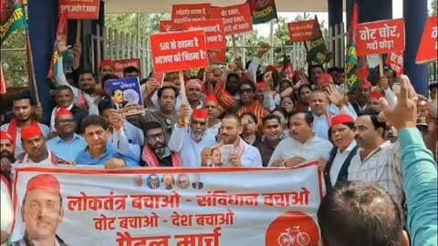 बदायूं में आज हल्लाबोल , देखिए अनकट लाइव तस्वीरें...
Samajwadi Party Akhilesh Yadav Shivpal Singh Yadav Shyam Lal Pal Dimple Yadav Aditya Yadav ANEES RAJA मुलायम सिंह यूथ ब्रिगेड-उत्तर प्रदेश Dr. Rajpal kashyap Brajesh Yadav Mla