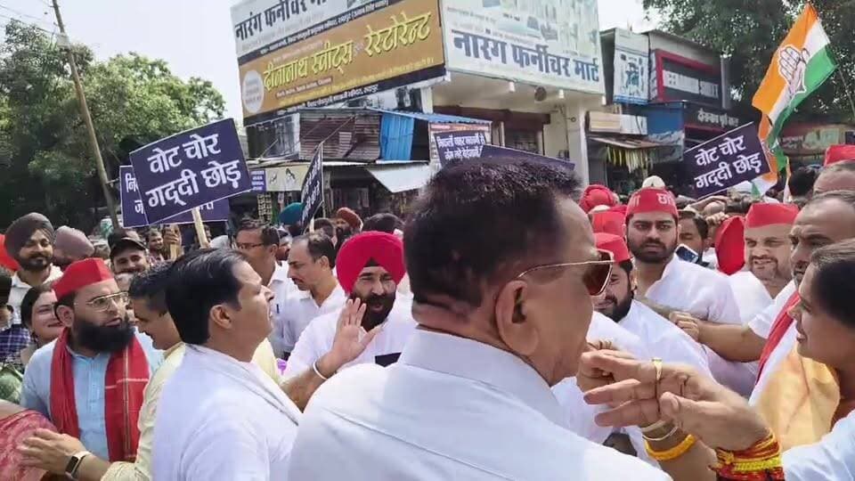 रुद्रपुर में इंडिया गठबंधन का विरोध प्रदर्शन वोट चोरी का लगाया आरोप
#AwaazIndiaDigital #Uttarakhand #Rudrapur #Congress #Protest #LatestNews