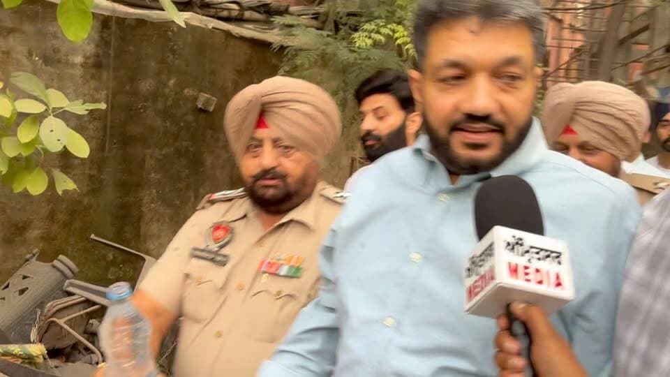 ਦਿਨੇਸ਼ ਬੱਸੀ ਨੂੰ 2 ਦਿਨ ਦੇ ਰਿਮਾਂਡ ਤੋਂ ਬਾਦ ਅੱਜ ਮੁੜ ਮਾਨਯੋਗ ਅਦਾਲਤ ਚ ਕੀਤਾ ਗਿਆ ਪੇਸ਼ ਦੇਖੋ ਕੀ ਹੈ ਦਿਨੇਸ਼ ਬੱਸੀ ਦਾ ਕਹਿਣਾ