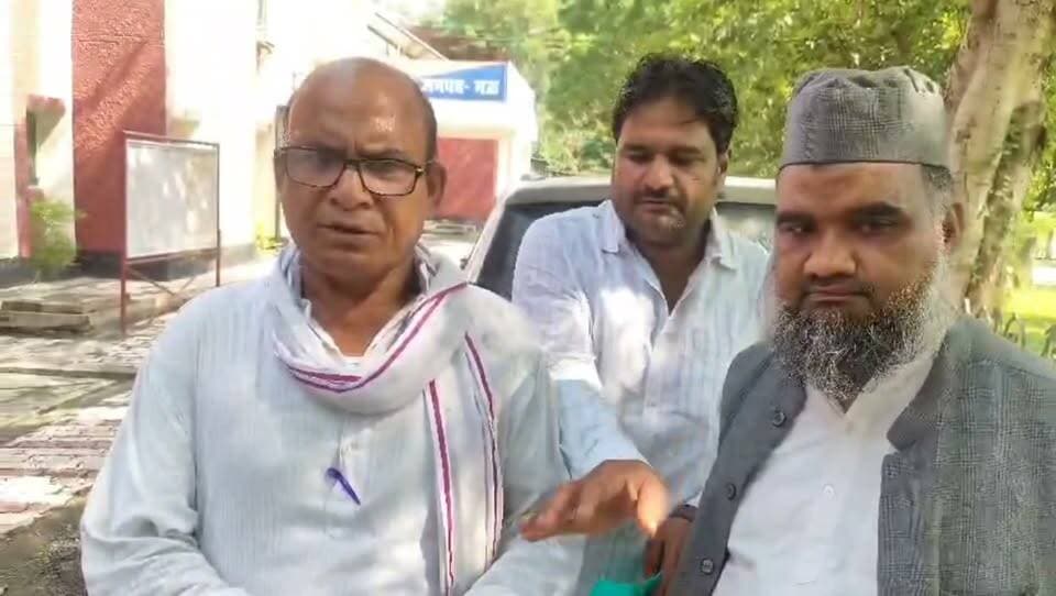 मऊ: कोर्ट के स्थगन आदेश के बावजूद निर्माण रोकने का आरोप, पीड़ित ने एसपी से लगाई गुहार
#मऊ #घोसी #न्यायालय #जमीनीविवाद #पुलिस कार्रवाई