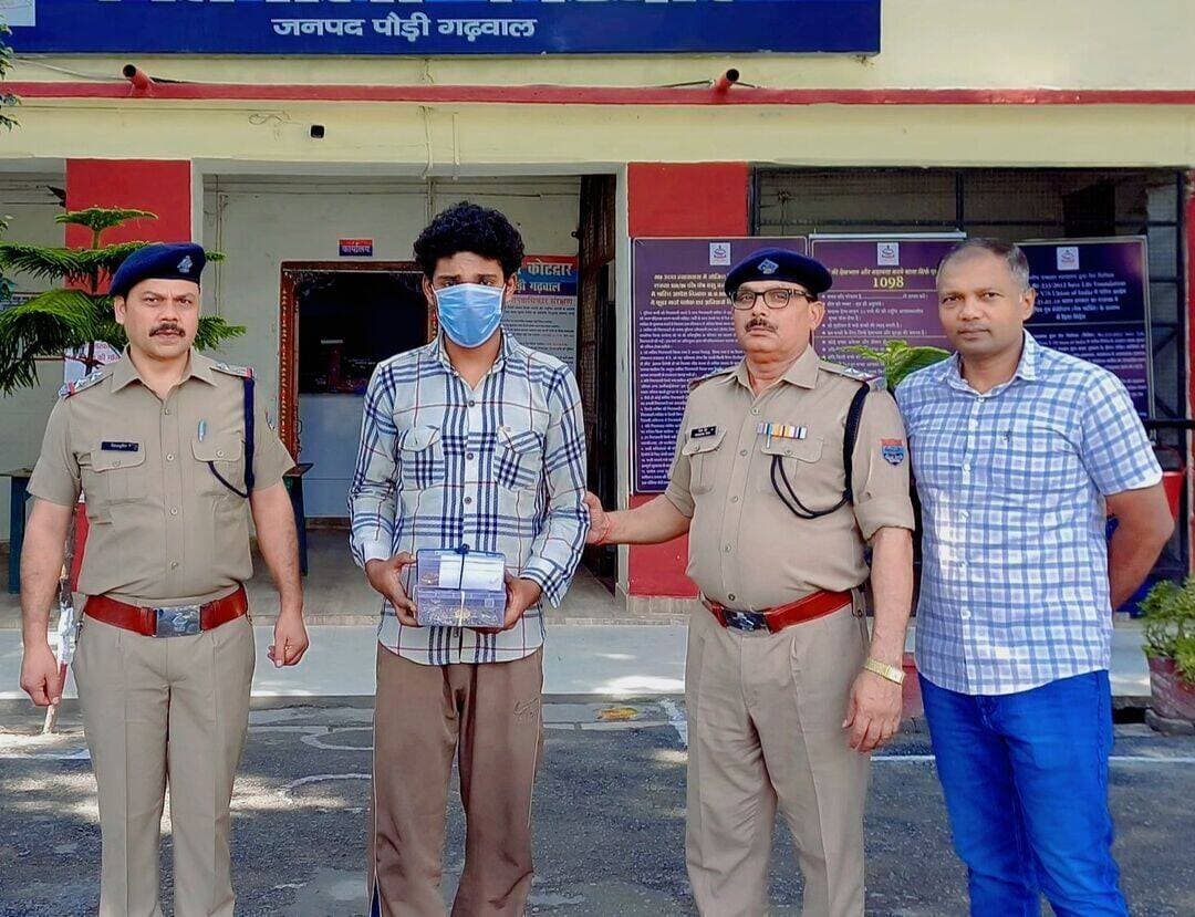 घर का भेदी ही लूट ले गया मां का भरोसा, 20 लाख के गहने लेकर...see more