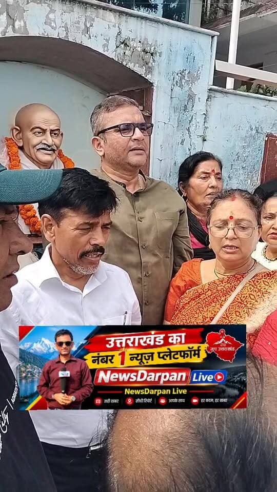 कांग्रेस का शांतिपूर्ण प्र*दर्शन, राष्ट्र गान गा महात्मा गांधी को किया मालार्पण।