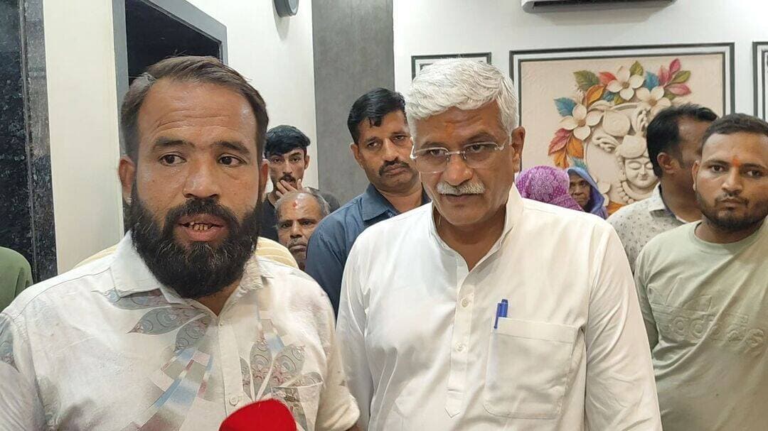 केंद्रीय पर्यटन मंत्री गजेंद्र सिंह शेखावत जी को जन्मदिवस की ढेर सारी शुभकामनाएं Gajendra Singh Shekhawat Shaitan Singh Rathore <nis:link nis:type=tag nis:id=pokaran nis:value=pokaran nis:enabled=true nis:link/> <nis:link nis:type=tag nis:id=jaisalmer nis:value=Jaisalmer nis:enabled=true nis:link/> <nis:link nis:type=tag nis:id=jodhpur nis:value=jodhpur nis:enabled=true nis:link/>