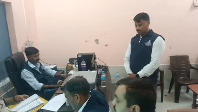 *आज फिर से नगर परिषद कैलारस में EOW की कार्रवाई जारी। मुरैना नगर निगम के पार्षद रमेश उपाध्याय जी की शिकायत में हो रही ताबड़तोड़ कार्यवाही*