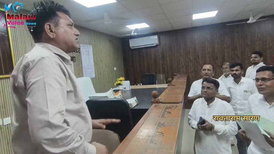 हाईकोर्ट के आदेशों की पालना का SDM धोरीमन्ना ने दिया आश्वासन:आदेशानुसार कार्रवाई कर नाम जोड़े जाएंगे, कांग्रेस कार्यकर्ताओं ने दूसरे दिन धरना किया समाप्त Balotra District Collector and District Magistrate