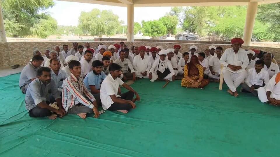 #Balotra #Dhorimanna हाईकोर्ट के आदेशों की पालना की मांग को लेकर कांग्रेस का धरना दूसरे दिन भी जारी
धोरीमन्ना उपखंड मुख्यालय के सामने कांग्रेस कार्यकर्ताओं का धरना लगातार दूसरे दिन भी जारी। मतदाता सूची में कथित गड़बड़ी और हाईकोर्ट के आदेशों के बावजूद पात्र मतदाताओं के नाम नहीं जोड़ने का आरोप। आलमसर खुर्द, शिवजी का मंदिर और भलीसर के 10 मतदाताओं से जुड़े मामलों को लेकर कार्यकर्ताओं में नाराजगी। कांग्रेस कार्यकर्ताओं ने प्रशासन से तत्काल कार्रवाई कर मतदाता सूची के अंतिम प्रकाशन से पहले नाम जोड़ने की मांग की। Balotra District Collector and District Magistrate Chief Electoral Officer, Rajasthan Office of the Presidential Spokesperson