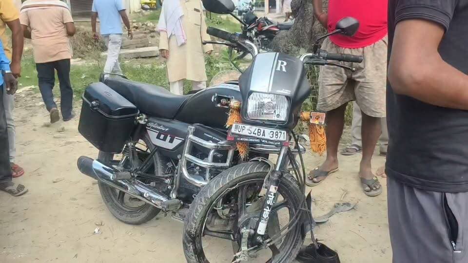 #जहानागंज के #मुस्तफाबाद मोड पर दो बाइक की आमने-सामने हुई जोरदार टक्कर दो किशोरी समेत चार घायल
घायल
1.रंजीत सरोज पुत्र राजेंद्र प्रसाद तिलस्वां थाना मोहम्मदाबाद जनपद मऊ
2. वीरेंद्र यादव पुत्र ललित यादव लपसीपुर जहानागंज आजमगढ़?