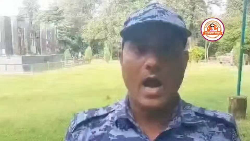 कासगंज-चंदपुरा गजपुरा के शहीद जवान आर्येन्द्र के घर जलभराव की समस्या को लेकर उनके भाई ने वीडियो किया वायरल,कुछ दिन पुराना बताया जा रहा वायरल वीडियो।