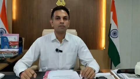 📢 मतदाता सूची में नाम जुड़वाने का सुनहरा मौका! 🗳️
बैतूल जिले में 7, 8 और 9 अक्टूबर को प्रत्येक मतदान केंद्र पर विशेष शिविर आयोजित किए जा रहे हैं।
✅ 18 वर्ष की आयु पूरी कर चुके युवा
✅ मतदाता सूची में नाम जुड़ने से छूटे पात्र नागरिक
✅ 1 जनवरी 2027 को 18 वर्ष की आयु पूरी करने वाले पात्र नागरिक
इन शिविरों में फॉर्म-6 भरकर BLO के पास जमा कर अपना नाम मतदाता सूची में जुड़वा सकते हैं।
👉 अपना नाम मतदाता सूची में जरूर जांचें और पात्र होने पर नाम जुड़वाने की प्रक्रिया पूरी करें।
👉 परिवार और आसपास के पात्र नागरिकों को भी इसकी जानकारी दें।
आपका नाम, आपकी पहचान… लोकतंत्र में आपकी भागीदारी! 🇮🇳🗳️
#मतदाता_सूची #वोटर_लिस्ट #विशेष_शिविर #बैतूल #Betul #मतदाता_जागरूकता #Form6 #BLO #VoterRegistration #18Plus #लोकतंत्र #मतदाता_जागरूकता #ElectionCommission #MPNews #BetulNews #BreakingNews #LatestNews #Betulcollector #batuljansampark