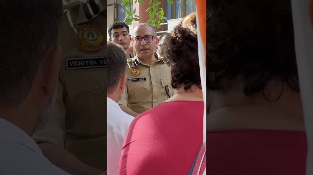 पुलिस को झंडे और डंडे का नहीं पता #rahulgandhi #priyankagandhi #flags #jantarmantar #protest #india