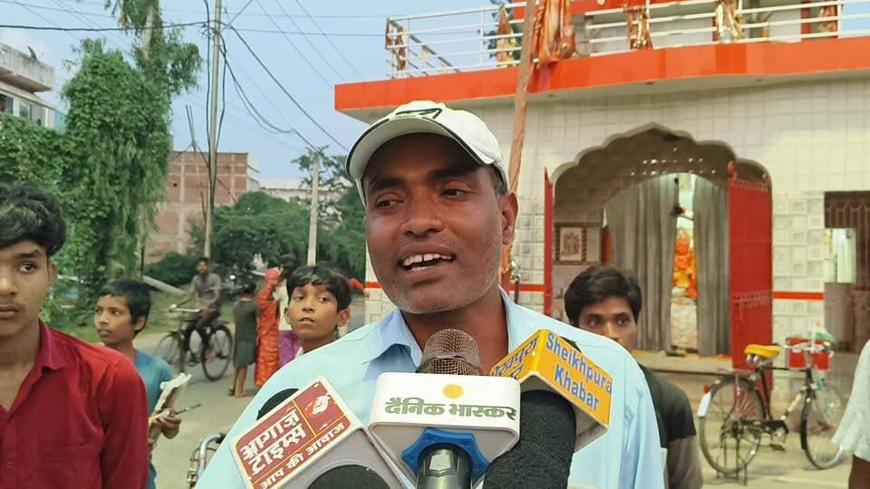 छोटा नेता ने ऐसा काम किया।
त्रिमुहानी मोड़ का नया नाम का विरोध किया।