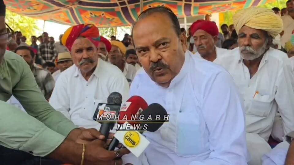पुलिस थाने के सामने धरने में पहुंचे पूर्व विधायक रूपा राम धनदेव...
#jaisalmer #barmer #Bikaner #jodhpur का पार्ट 11