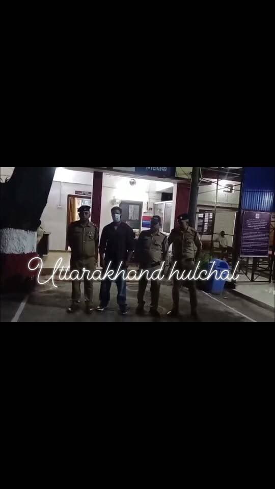 कोटद्वार में फेसबुक पर किए गए कमेंट्स को लेकर व्यापारी को धमकी देने का मामला सामने आया है। आरोप है कि मोहम्मद दीपक फेसबुक कमेंट्स को लेकर गंगादत्त जोशी मार्ग स्थित साड़ी की दुकान पर पहुंचा और व्यापारी को धमकी दी।
व्यापारी की तहरीर पर पुलिस ने मोहम्मद दीपक के खिलाफ मुकदमा दर्ज किया। पुलिस ने कार्रवाई करते हुए आरोपी को गिरफ्तार कर लिया है।