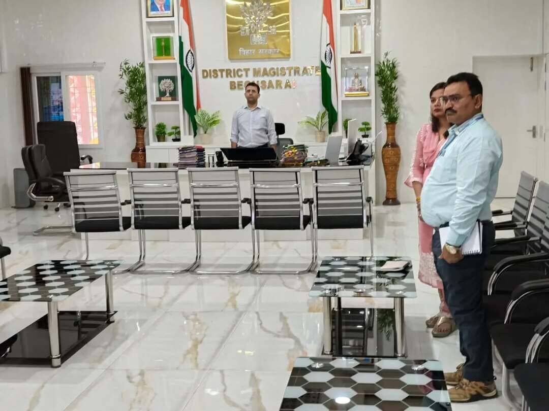 मुख्यमंत्री उद्यमी योजना के अंतर्गत आयोजित एक दिवसीय उद्यमिता कार्यक्रम में मुख्यमंत्री, बिहार श्री सम्राट चौधरी द्वारा राज्य के 7 हजार से अधिक लाभुक उद्यमियों के खातों में लगभग 150 करोड़ रुपये की राशि हस्तांतरित की गई।
कार्यक्रम में जिला पदाधिकारी, बेगूसराय श्री रिची पांडेय ने वीडियो कॉन्फ्रेंसिंग के माध्यम से भाग लिया।
इस क्रम में बेगूसराय के 117 उद्यमियों के खातों में योजना की प्रथम किस्त के रूप में ₹2-₹2 लाख हस्तांतरित किए गए। वित्तीय वर्ष 2025-26 में चयनित 197 लाभुकों में से प्रशिक्षण पूर्ण करने वाले इन उद्यमियों को यह राशि उद्यम स्थापना के प्रारंभिक कार्यों के लिए उपलब्ध कराई गई है।
IPRD Bihar
#begusarai
#cmsamrat