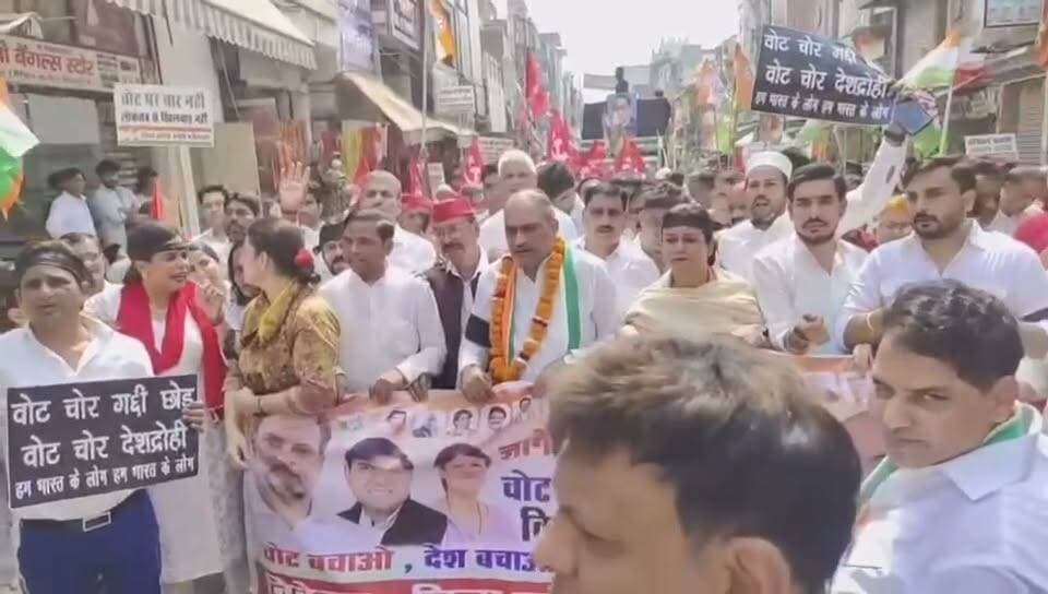 वोट चोर गद्दी छोड़ बलजीत कौशिक की रैली में चले थप्पड़ ...