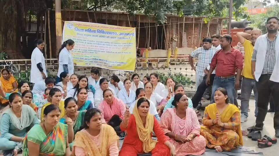 6 सूत्री मांगों को लेकर दिया धरना