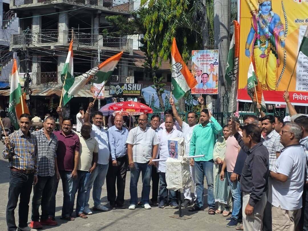 श्रीनगर में SIR प्रक्रिया में गड़बड़ी के विरोध में पुतला दहन, ज्ञानेश कुमार के इस्तीफे की मांग...see more