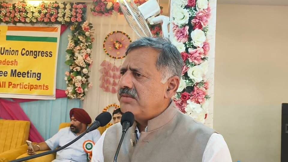 *मजदूरों के अधिकारों की रक्षा के लिए मजबूत श्रम कानून जरूरी: राजेश धर्माणी*
*घुमारवीं में आयोजित प्रदेश इंटक बैठक को संबोधित करते हुए बोले तकनीकी शिक्षा मंत्री*
*