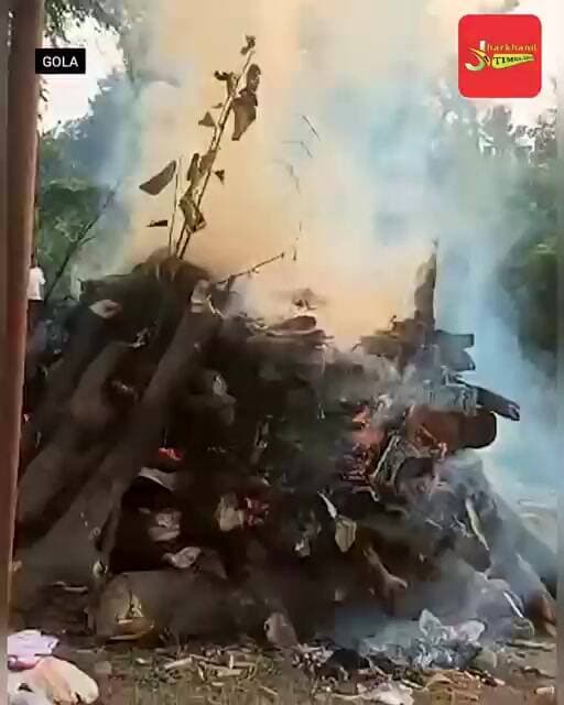 रूपी सोरेन पुरखों की माटी में विलीन, पुत्र हेमंत सोरेन ने दी मुखाग्नि; बसंत नहीं पहुंच सके नेमरा !