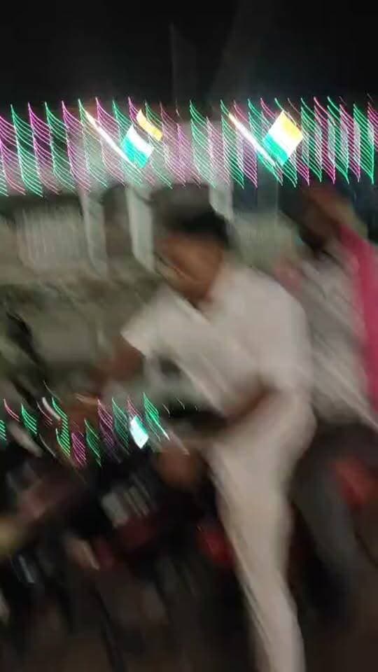 सुरसंड में ऐतिहासिक दुर्गा पूजा को लेकर तैयारियां तेज हो गई हैं। भव्य कलश शोभायात्रा को लेकर निर्धारित मार्ग पर जगह-जगह तोरण द्वार बनाए जा रहे हैं। इसी क्रम में पूजक सह नगर पंचायत अध्यक्ष पप्पू कुमार चौधरी ने शोभायात्रा के निर्धारित रूट का जायजा लिया और तैयारियों का निरीक्षण कर रहे।