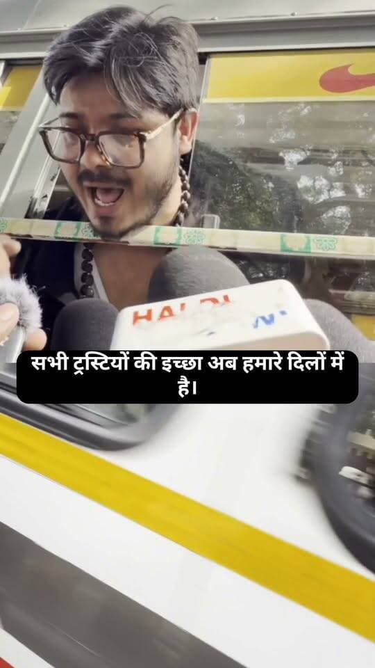 सर फरोशी की तमन्ना अब हमारे दिल में है, देखते हैं दम कितना, बाजुएं कातिल में है।