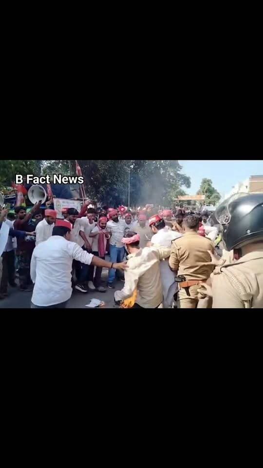 बहराइच में CEC ज्ञानेश कुमार के खिलाफ सपा का हल्लाबोल, पुतला फूंककर मांगा इस्तीफा
सपा कार्यकर्ताओं का जोरदार प्रदर्शन।
बहराइच में मुख्य चुनाव आयुक्त का पुतला दहन, इस्तीफे की गूंजी मांग
CEC ज्ञानेश कुमार के विरोध में बहराइच की सड़कों पर उतरी सपा, जमकर की नारेबाजी
उत्तर प्रदेश के बहराइच में समाजवादी पार्टी के कार्यकर्ताओं ने मुख्य चुनाव आयुक्त ज्ञानेश कुमार के खिलाफ मोर्चा खोल दिया है। चुनाव आयोग की कार्यप्रणाली और निष्पक्षता पर सवाल उठाते हुए सपा कार्यकर्ताओं ने जोरदार विरोध प्रदर्शन किया और CEC ज्ञानेश कुमार का पुतला फूंका। प्रदर्शनकारियों की मांग है कि मुख्य चुनाव आयुक्त अपने पद से तुरंत इस्तीफा दें।
बहराइच में आज समाजवादी पार्टी के दर्जनों कार्यकर्ता और स्थानीय नेता सड़कों पर उतरे। हाथों में पार्टी के झंडे और चुनाव आयोग के खिलाफ लिखे पोस्टर लेकर कार्यकर्ताओं ने जोरदार नारेबाजी की।
प्रदर्शन के दौरान आक्रोशित सपा कार्यकर्ताओं ने मुख्य चुनाव आयुक्त ज्ञानेश कुमार का पुतला फूंका और चुनाव आयोग की भूमिका पर गंभीर आरोप लगाए। सपा नेताओं का कहना है कि वर्तमान में चुनाव आयोग की कार्यप्रणाली निष्पक्ष नहीं रह गई है, जिससे लोकतंत्र पर खतरा मंडरा रहा है।
प्रदर्शनकारियों ने साफ कहा कि जब तक मुख्य चुनाव आयुक्त पद से इस्तीफा नहीं देते और चुनाव प्रक्रिया में पारदर्शिता सुनिश्चित नहीं की जाती, तब तक समाजवादी पार्टी का यह आंदोलन चरणबद्ध तरीके से जारी रहेगा।
"हमारा विरोध चुनाव आयोग पक्षपातपूर्ण नीति के खिलाफ है। लोकतंत्र की रक्षा के लिए मुख्य चुनाव आयुक्त ज्ञानेश कुमार को तुरंत इस्तीफा देना चाहिए। समाजवादी पार्टी जनता के अधिकारों और निष्पक्ष चुनाव के लिए सड़क से लेकर सदन तक लड़ाई लड़ेगी।"
बहराइच में हुए इस उग्र प्रदर्शन के बाद स्थानीय पुलिस प्रशासन अलर्ट मोड पर आ गया है। फिलहाल सपा कार्यकर्ताओं के इस प्रदर्शन ने जिले में सियासी पारा चढ़ा दिया है।