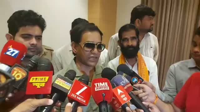 फ़िल्म अभिनेता और आजमगढ़ सांसद निरहुआ पहुंचे झाँसी