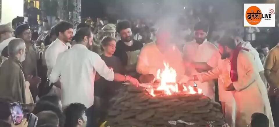 अलविदा नाना पाटेकर: ‘नानाची वाड़ी’ से निकला अंतिम सफर, राजकीय सम्मान के साथ हुआ अंतिम संस्कार
🙏नाना साहेब अमर राहो
https://bareillylive.in/india-news/nana-patekar-last-rites-state-honours-nanachi-wadi/
#NanaPatekar #NanaPatekarDeath #NanaPatekarFuneral #NanaPatekarLastRites #NanaPatekarLastJourney #नानापाटेकर #नानापाटेकरनिधन #नानापाटेकरअंतिमसंस्कार #नानाचीवाड़ी