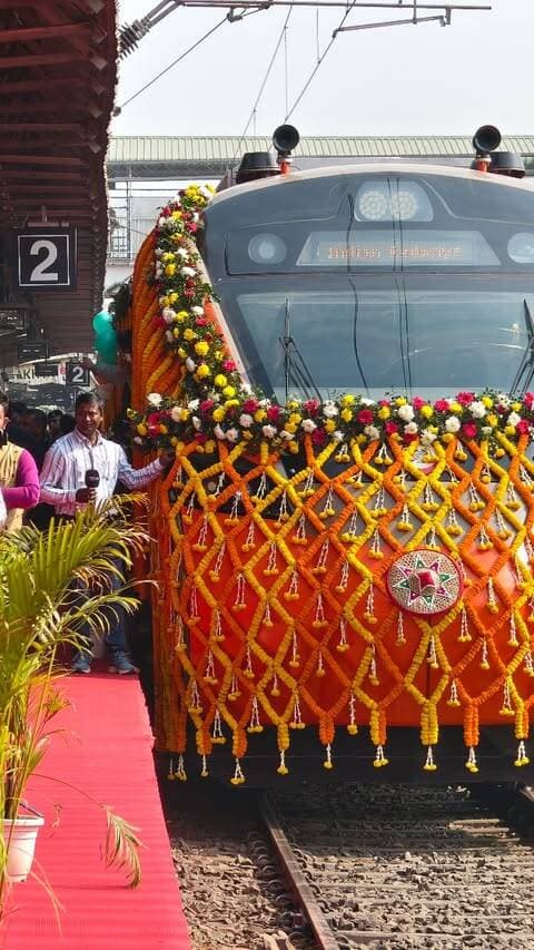 PM मोदी ने बनारस को दिया नई वंदे भारत स्लीपर ट्रेन की सौगात, अब 7 घंटे 40 मिनट में पहुंचो दिल्ली
Follow for more Varanasi Updates @namostutekashi
#NamostuteKashi #VandeBharat #VandeBharatSleeper #DelhiVaranasi RailNews TrainInformation #LuxuryTrain NewTrain IndianRailways Railway Varanasi DelhiTrain PremiumTrain TrainNews SleeperVandeBharat