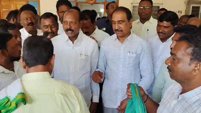 రాయికల్: భూపతిపూర్ పీఏసీఎస్ నూతన కార్యవర్గ సభ్యుల ప్రమాణ స్వీకారం: ఎమ్మెల్యే సంజయ్ కుమార్ అభినందనలు