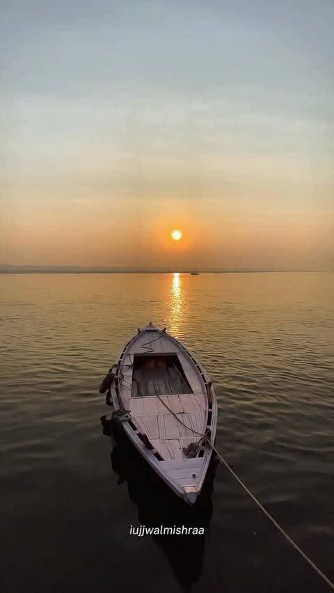 “When Kashi feels a little too beautiful to be real. 🕉️❤️”
Follow for more @iujjwalmishraa
• banaras ki subah
• kashi vishwanath
• assi ghat varanasi
• ganga aarti varanasi
• banarasi language
• varanasi street food
• banaras ki galiyan
• kashi corridor
• banaras wala
• UP 65
#varanasi #banaras #kashi #banarasiya #banarasdiaries kashivishwanath ghatsofvaranasi
