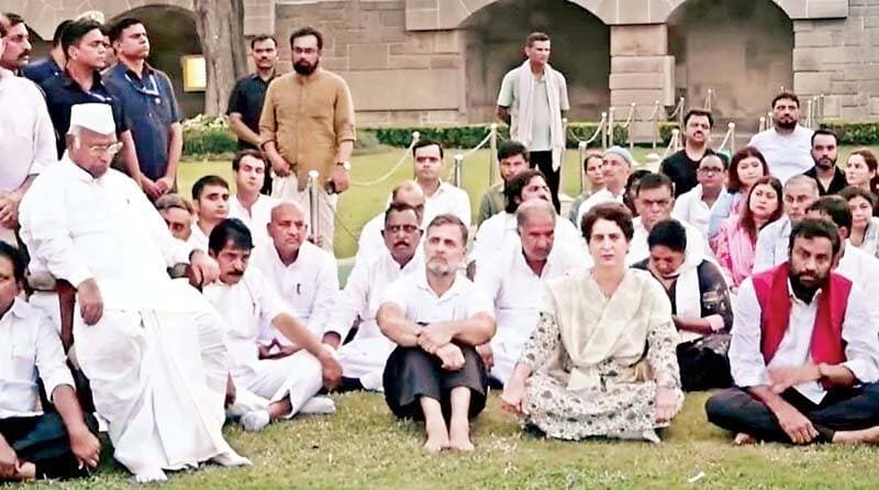 ज्ञानेश कुमार के खिलाफ राजघाट पर ‘इंडिया’, कांग्रेस अध्यक्ष बोले, केंद्र सरकार को सद्बुद्धि दें बापू