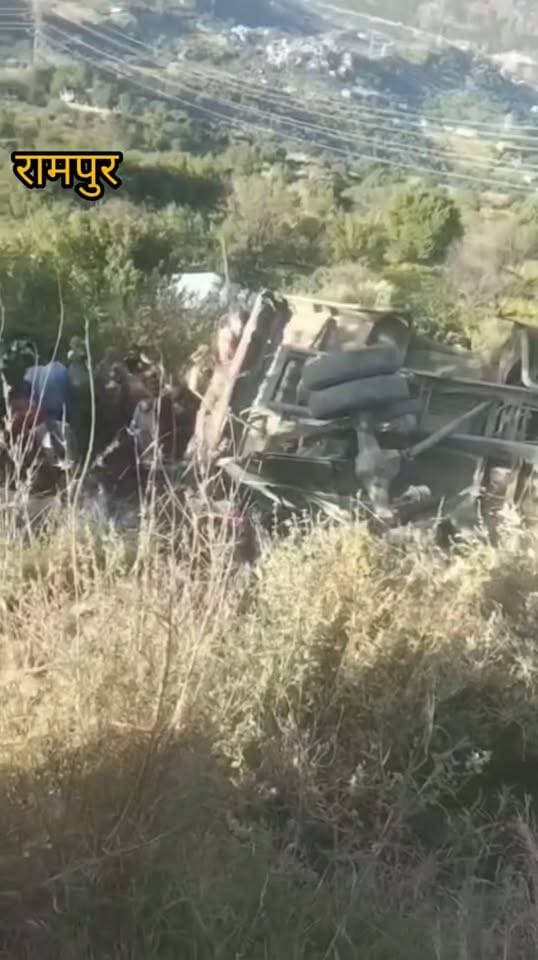 रामपुर उपमण्डल के डंसा गांव के पास सड़क से 50 मीटर नीचे लुढ़की एचआरटीसी बस ।
बस में सवार थे करीब 35 लोग, दो गंभीर घायलों का खनेरी अस्पताल में उपचार जारी ।
#shimla #rampur #hrtc