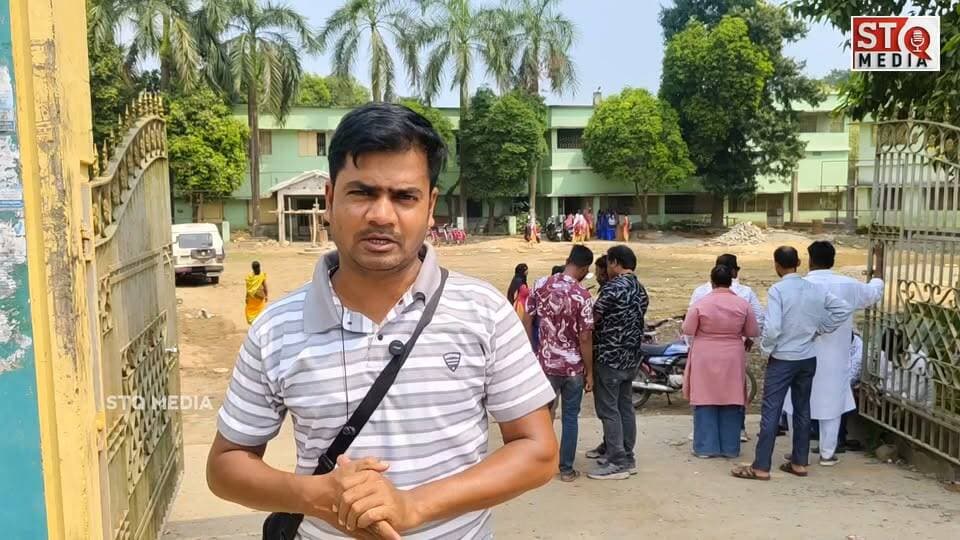 ମହିଳା କଲେଜ ନିର୍ବାଚନ ବାତିଲକୁ ନେଇ ତେଜିଲା ବିବାଦ!
ମହିଳା କଲେଜରେ ପ୍ରାର୍ଥୀ ଘୋଷଣା ପରେ ନିର୍ବାଚନ ବାତିଲ ହେବାକୁ ନେଇ ଉଠିଛି ପ୍ରଶ୍ନ। ବିନା ସ୍ପଷ୍ଟ ସାର୍ବଜନୀନ ସୂଚନାରେ ନିର୍ବାଚନ ବାତିଲ ନିଷ୍ପତ୍ତି ନିଆଯାଇଥିବା ନେଇ ସଂଗଠନ ପକ୍ଷରୁ ଅଭିଯୋଗ କରାଯାଇଛି।
ଛାତ୍ରଛାତ୍ରୀଙ୍କ ଗଣତାନ୍ତ୍ରିକ ଅଧିକାର ଓ ନିର୍ବାଚନର ସ୍ୱଚ୍ଛତାକୁ ନେଇ ସଂଗଠନ ପ୍ରଶ୍ନ ଉଠାଇଛି। ନିର୍ବାଚନ ନହେଲେ ଉଚ୍ଚଶିକ୍ଷା ମନ୍ତ୍ରୀଙ୍କ ଇସ୍ତଫା ଦାବି ସହ ଆଗାମୀ ଦିନରେ ଆନ୍ଦୋଳନ ଓ ସଚିବାଳୟ ଘେରାଉ କରାଯିବ ବୋଲି ସଂଗଠନ ପକ୍ଷରୁ ଚେତାବନୀ ଦିଆଯାଇଛି।
#StqMedia #News #Bhadrak #Odisha #StudentElections Election Commission of India CMO Odisha Odisha Police Organisation District Administration,Bhadrak Suryabanshi Suraj
