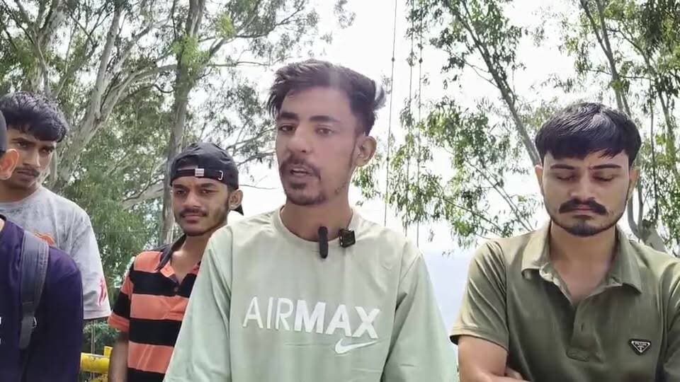 Live नाहन : टाइगर जंप को लेकर भड़के HP पुलिस भर्ती अभ्यर्थी, SP सिरमौर को सौंपा ज्ञापन*