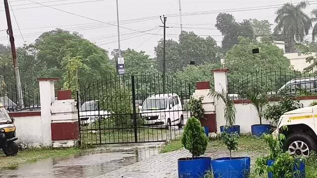 रुद्रपुर में तेज बारिश के साथ गिरे ओले, धान की फसल को नुकसान