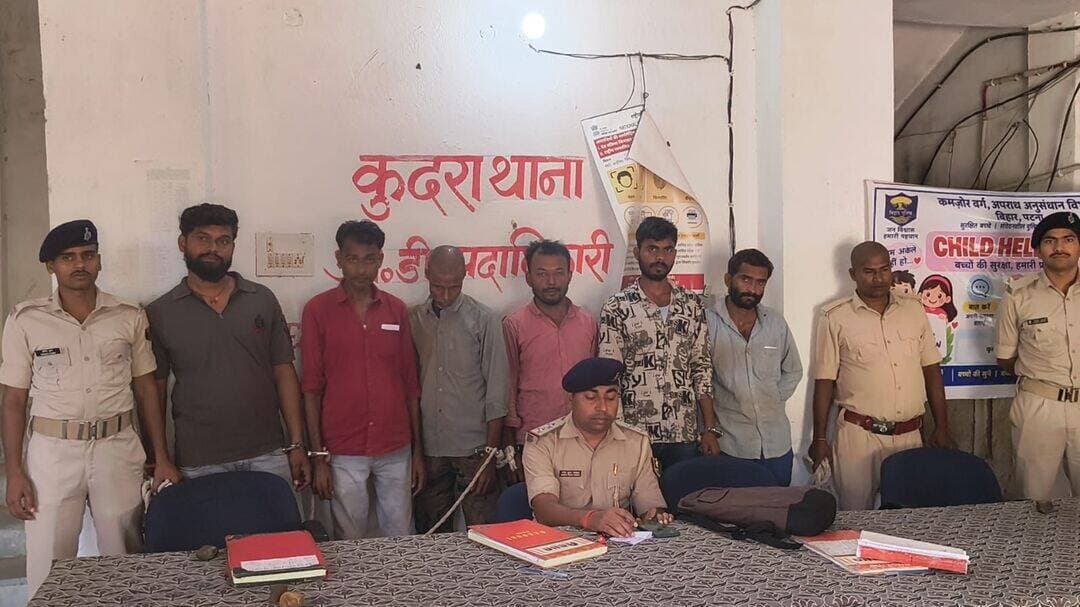 कुदरा थाना अंतर्गत से कुदरा पुलिस ने शराब सेवन मामले में 6 लोगों को किया गिरफ्तार