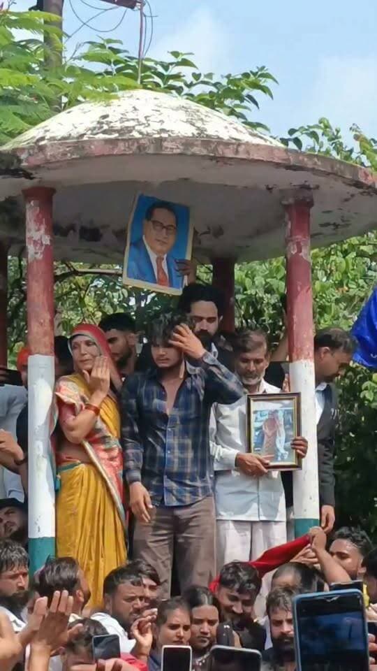#अवधी गायक संजय यदुवंशी माता-पिता के साथ टिकोनिया पार्क में धरने पर बैठे, न्याय की मांग को लेकर प्रदर्शन..!
#sanjayyadvansi