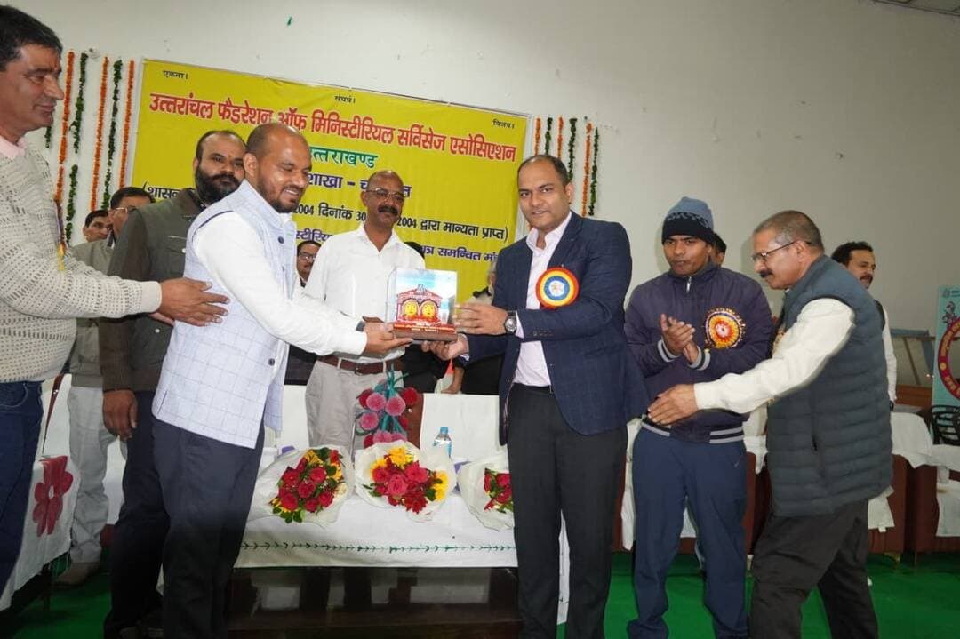 मिनिस्टीरियल कर्मचारियों ने उठाईं पुरानी पेंशन बहाली समेत कई मांगें, डीएम ने दिया कार्यवाही का भरोसा https://champawatkhabar.com/ministerial-employees-raised-many-demands-including-restoration-of-old-pension-dm-assured-action/