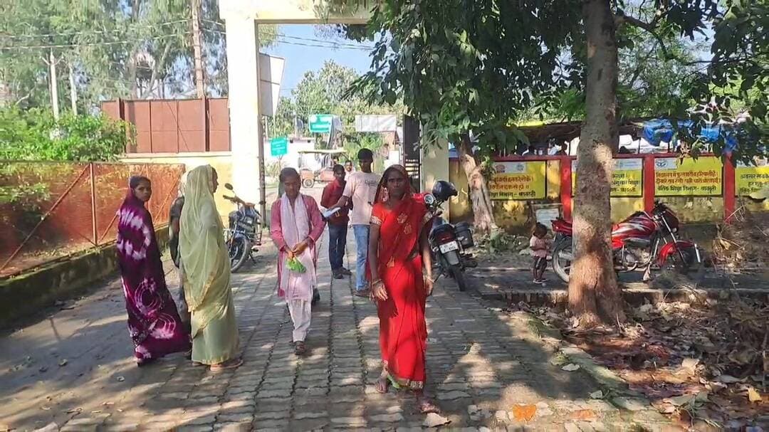 भिनगा: श्रावस्ती की विधवा महिला को नहीं मिल पाया मुख्यमंत्री आवास, कई महीने से ब्लॉक के चक्कर लगा रही