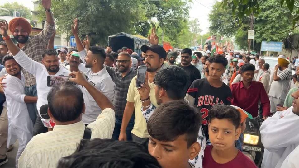 देखिए नगर पालिका अध्यक्ष राजेश प्रताप का विजयी जुलूस