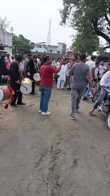 किच्छा में नगर पालिका परिषद अध्यक्ष पद पर कांग्रेस प्रत्याशी राजेश प्रताप सिंह की जीत का जश्न