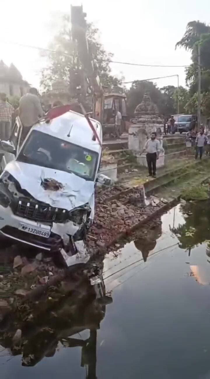 सीहोर नगर: सीहोर में अनियंत्रित कार नदी किनारे पहुंची, बड़ा हादसा टला