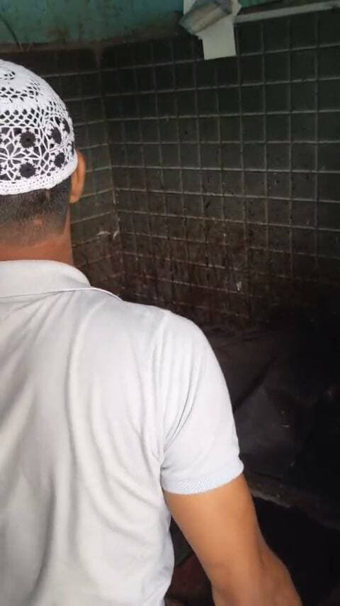 आगामी त्योहारों के मध्य नजर अवैध रूप से चलाई जारी मीट की दुकानों पर थाना प्रभारी मिर्जापुर विनोद कुमार ने चलाया चेकिंग अभियान ।।
बिना लाइसेंस के संचालित मुर्गा कटान करने वालों में मचा हड़कंप!!
#SaharanpurNews #BehatNews #मुर्गा_कटान #मांस_विक्रेता #नवरात्रि_2026 #पुलिस_कार्रवाई #चेकिंग_अभियान #बिना_लाइसेंस_मीट_विक्रेता #सहारनपुर_पुलिस #बेहट_पुलिस #UPPolice #BreakingNews #LatestNews #ViralNews #News7 #दि_सहारनपुर_वॉइस #सच्चाई_के_साथ_हरदम