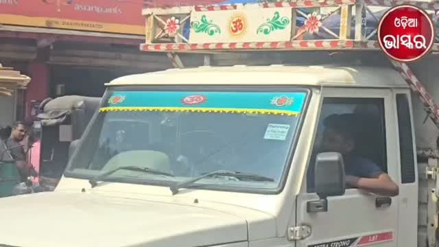 କକ୍ସ କଲୋନୀରୁ ପୁରୁଣା ବସ୍ଷ୍ଟାଣ୍ଡ, ଟ୍ରାଫିକ୍ ଜାମ୍ରେ ହନ୍ତସନ୍ତ ଲୋକେ