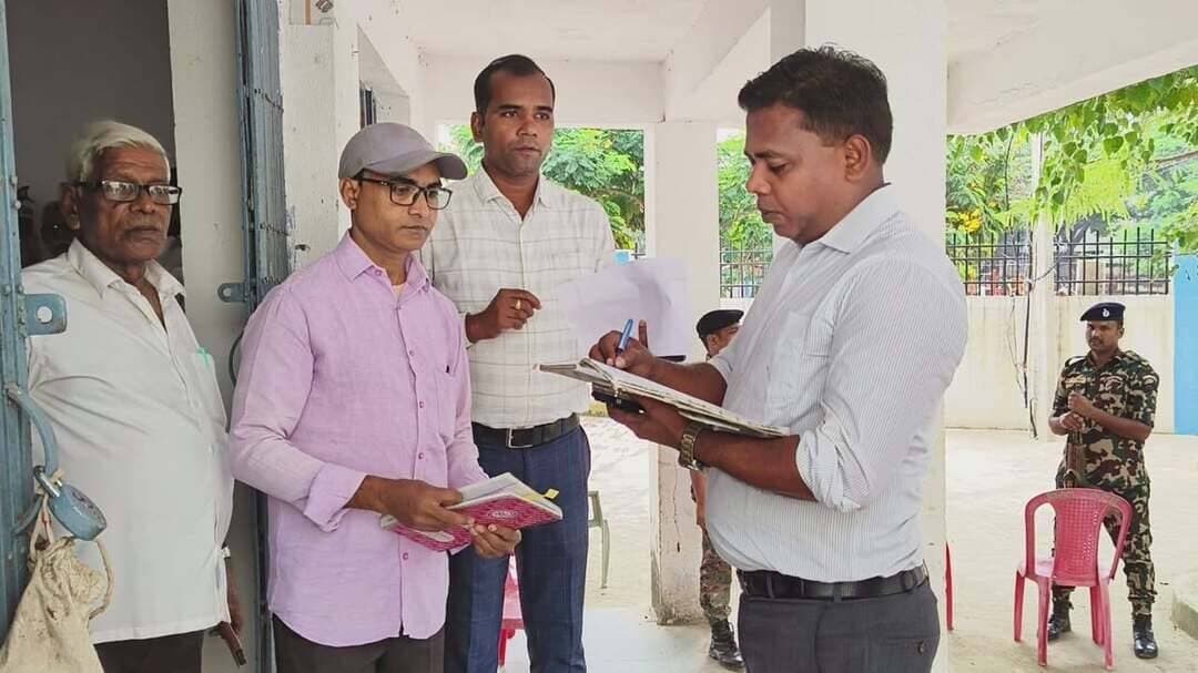 आज दिनांक 09 अक्टूबर 2026 को जिला निर्वाचन पदाधिकारी-सह-जिला पदाधिकारी श्री शेखर आनंद द्वारा EVM/VVPAT वेयरहाउस का मासिक निरीक्षण किया गया।
Information & Public Relations Department, Government of Bihar
Chief Electoral Officer, Bihar
CMO Bihar
District Administration Sheikhpura
#samratchoudhary
#CMSamrat