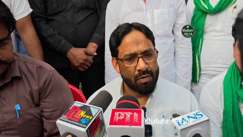 मऊ के इस्लामाबाद में घटना स्थल पर पहुंचे AIMIM के प्रदेश अध्यक्ष शौकत अली, पीड़ित परिवार से की मुलाकात
#मऊ #इस्लामाबाद #शौकतअली #खबरेंअभीतक #KhabareAbhiTak