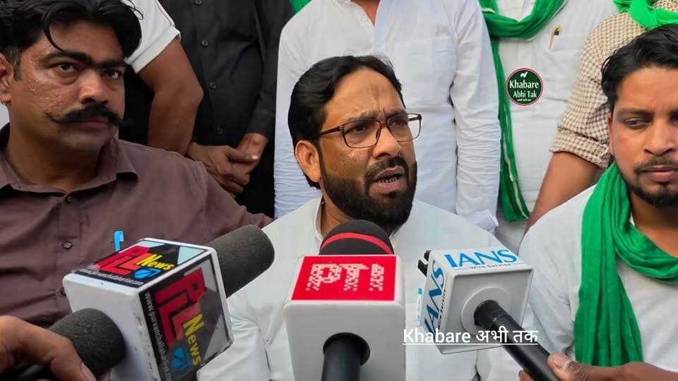 मऊ के इस्लामाबाद पहुंचे शौकत अली का बड़ा बयान, घटना को लेकर सरकार और प्रशासन पर उठाए सवाल
#मऊ #इस्लामाबाद #शौकतअली #AIMIM #खबरेंअभीतक #KhabareAbhiTak